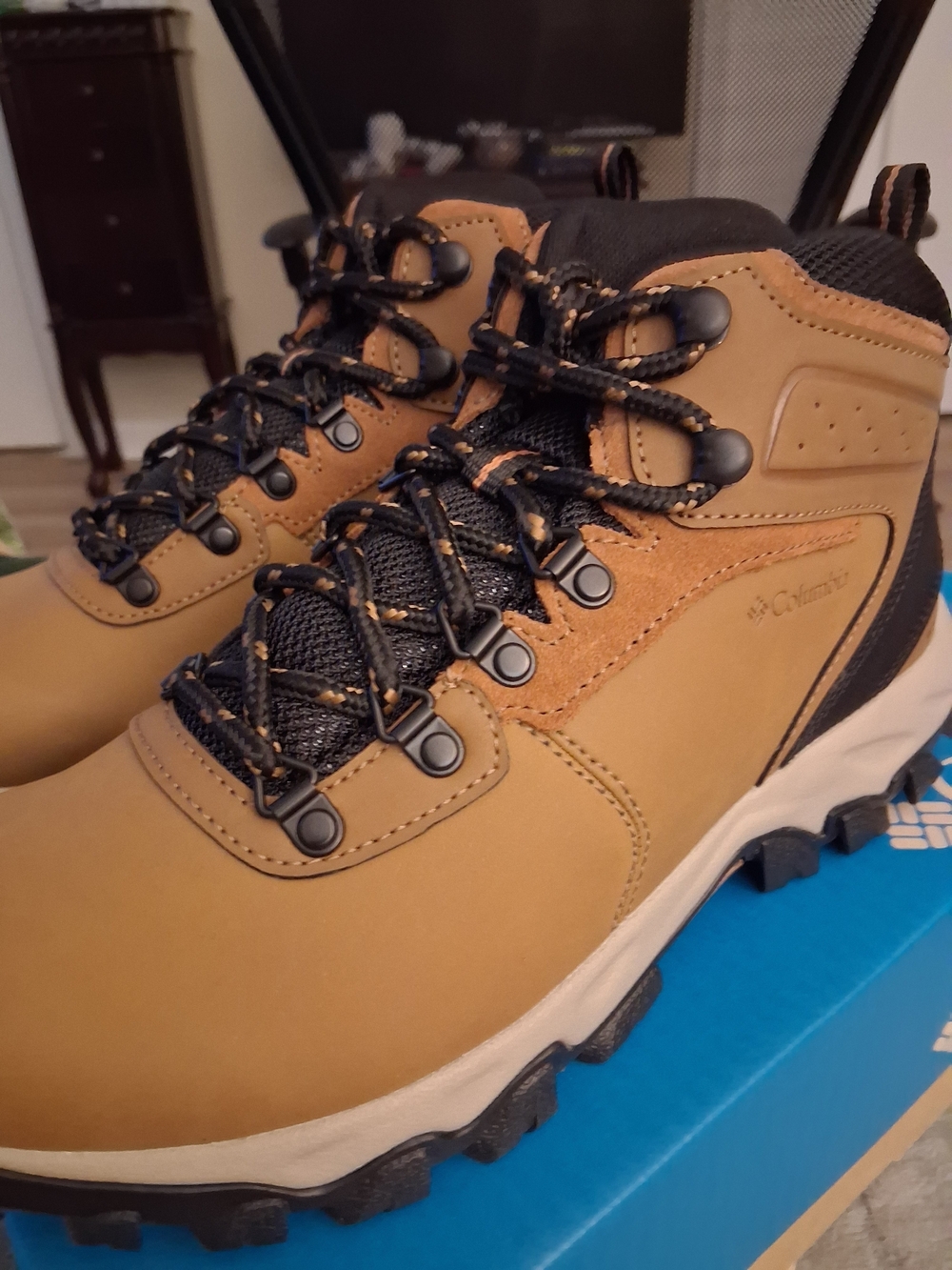 Columbia Newton Ridge Plus Waterproof, US SiZE 7 Men's Tan and Black Trail Boots